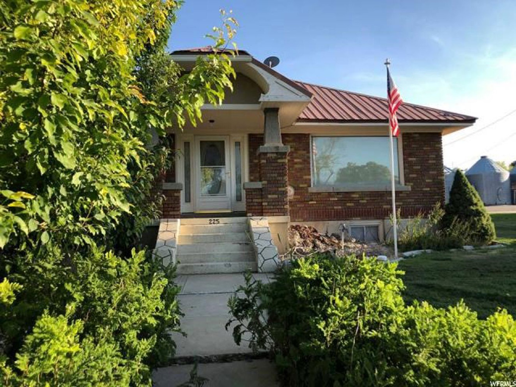 225 E Depot St, Weston, ID 83286