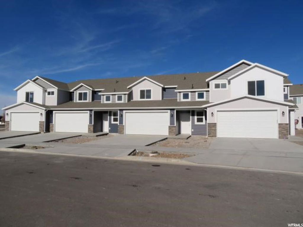 1385 E 380 S, Hyrum, UT 84319