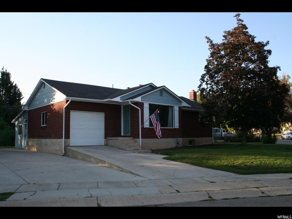 787 E Lindsay St N, Layton, UT 84041