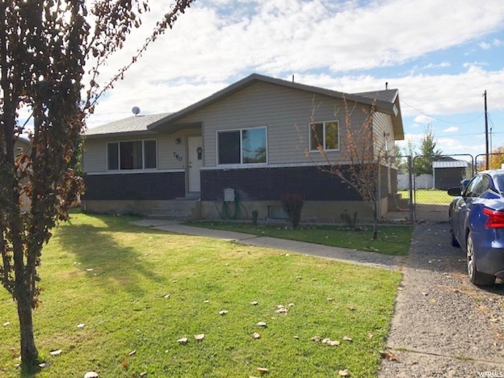 760 S Canyon View Dr E, Hyrum, UT 84319