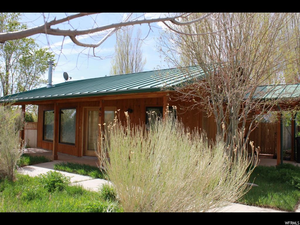 40 E 200 N, Torrey, UT 84775