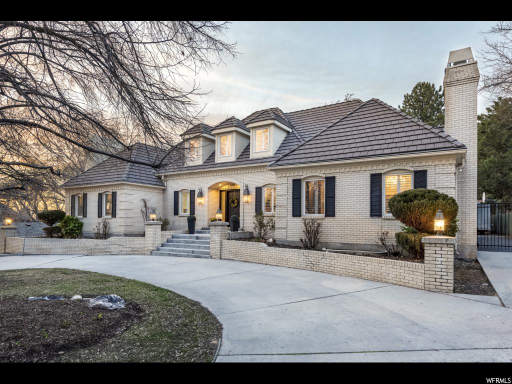 2411 E Wrenhaven Ln S, Holladay, UT 84121