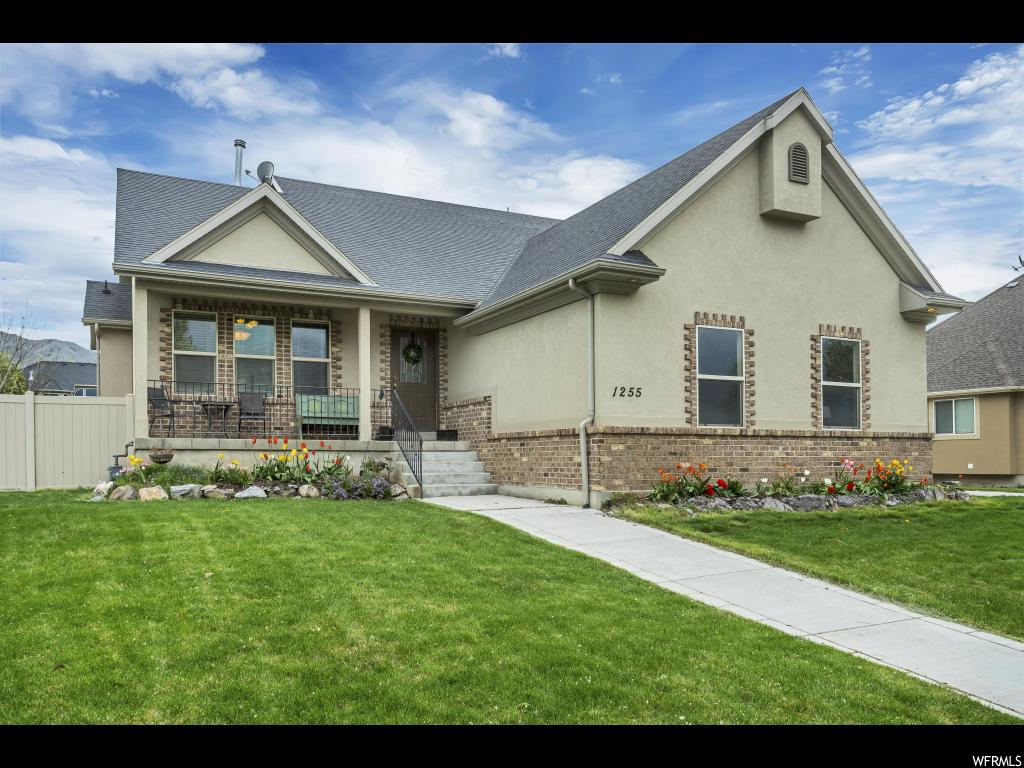 1255 S LAKEVIEW TERRACE RD Saratoga Springs, Utah Well cared for 5 bed/3 bath home in the beautiful Saratoga benches neighborhood. Home backs community park, unique floor plan, updated kitchen with copper farm sink, granite counter tops, Elementary school and new middle school (completion fall 2019) within walking distance. Community park with basket ball, frisbee golf and picnic area. Square footage figures are provided as a courtesy estimate only and were obtained from county records. Buyer is advised to obtain an independent measurement.