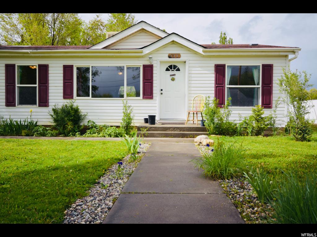 135 200 N E Spring City, Utah Lovely 3 Bedroom 2 Bath at a fantastic price. You'll love the open floor plan and new flooring through the family room and kitchen. Large master bath with separate tub and shower. Private yard that is easy to maintain and surrounded by trees. Great location in Historic Spring City.
