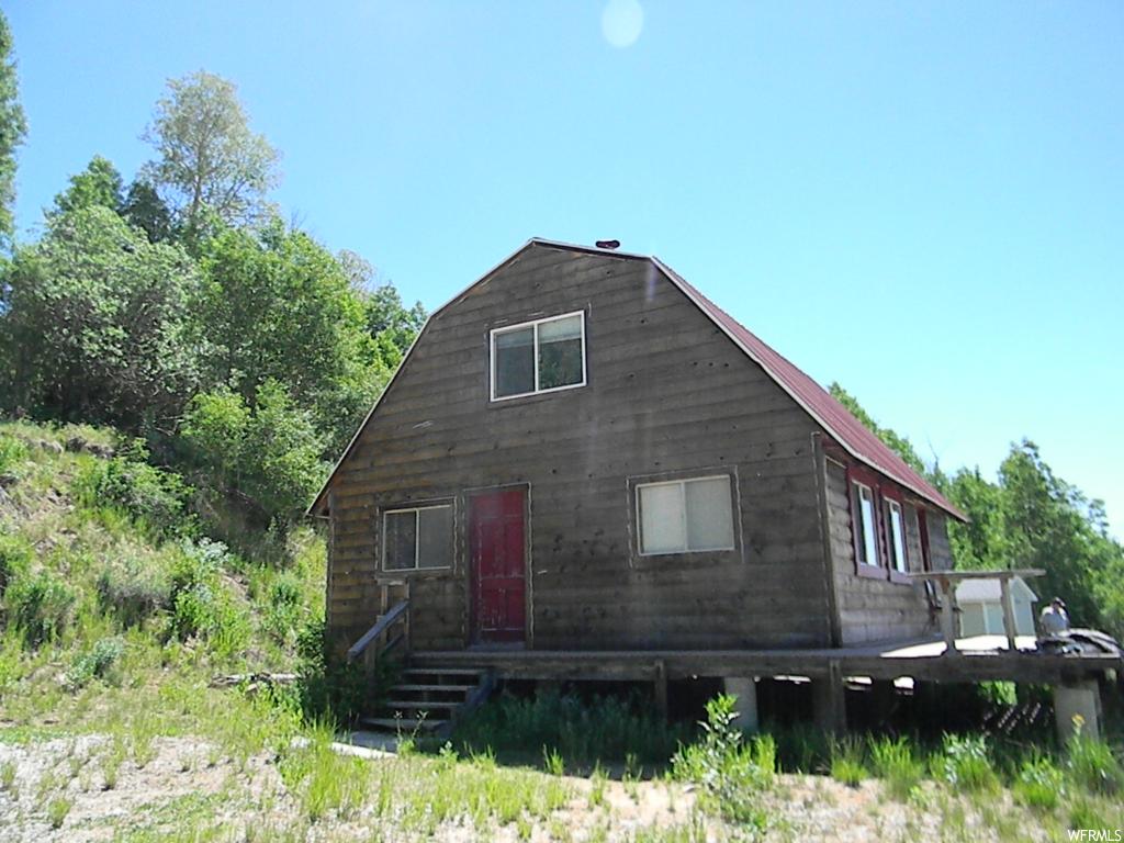 18000 29000 N E 101 Fairview, Utah A2142CJ-Gooseberryis one of the nicest areas in Fairview canyon. Very easy access to the top of the World! 10 acres of beauty, peace and quiet. The water system is set up with good water with a nice holding tank and gravity fed to cabin. There is the potential to put anther cabin on the property with the approval of association.