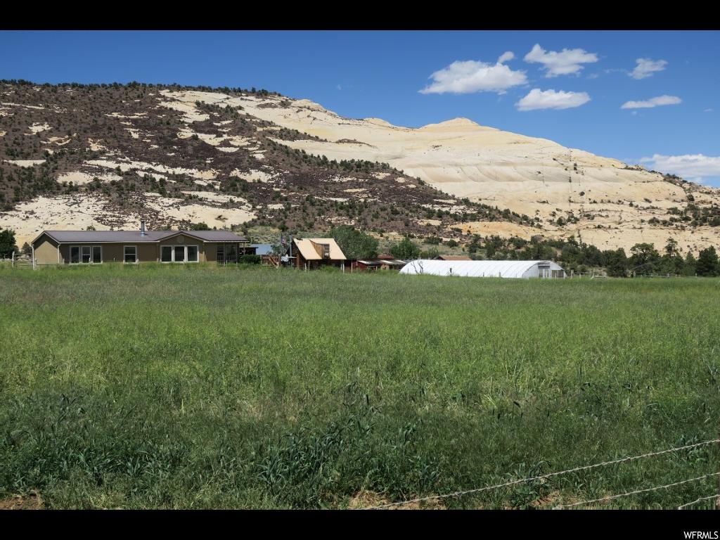 2315 E Draw Rd S, Boulder, UT 84716