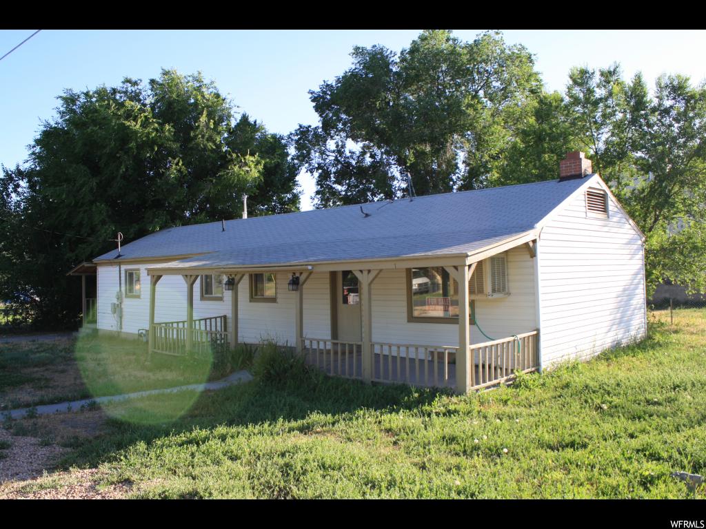 108 100 E S Moroni, Utah Motivated Seller! Beautiful scenic view. This is a great home on a Corner lot. There is room for your horses or livestock. Plenty of storage in the Shed. There is a mud room/ Laundry room when you walk in from the Driveway. Buyer is advised to obtain an independent measurement.