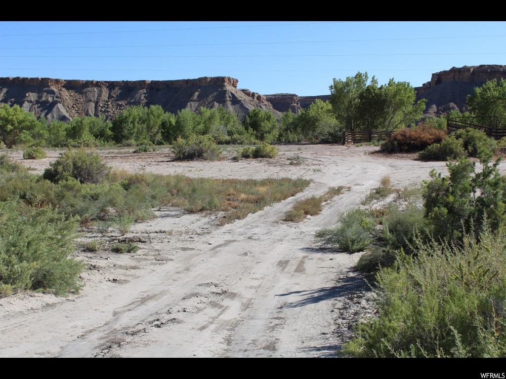 7500 E Highway 24 St S, Caineville, UT 84775