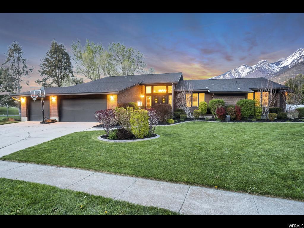 12155 S Mountain Shadow Rd E, Sandy, UT 84092