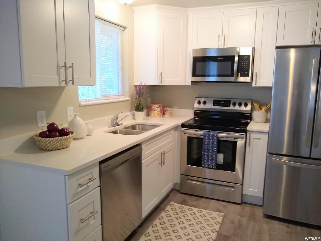 1220 E Violet Dr S, Sandy, UT 84094