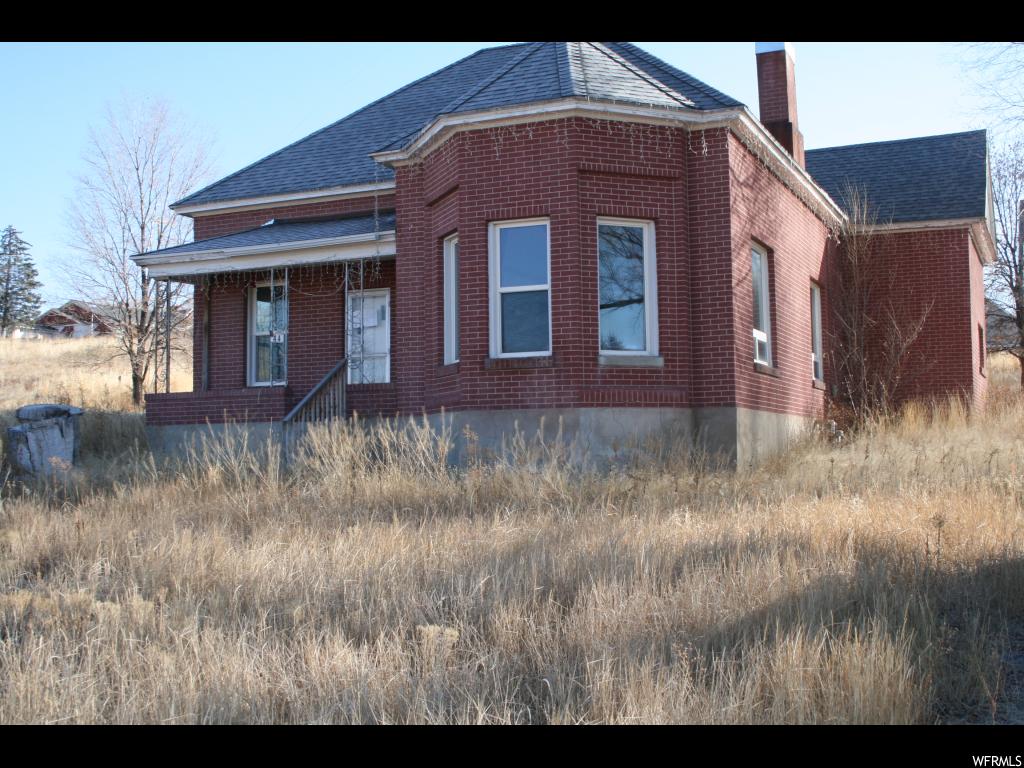 44 DUCK SPRING DR. W N Moroni, Utah This home boasts large bay windows in living room with mountain views. There is space in the attic for future living space. Home sits on a large lot. Home sold "as is". Buyer's agent must accompany Buyers at all times and Buyer and Buyer's Agent to verify all information. No offers will be negotiated or accepted by the Seller for the first 10 days of being listed. Earnest money to be 1% of the purchase price or $1,000, whichever is greater.