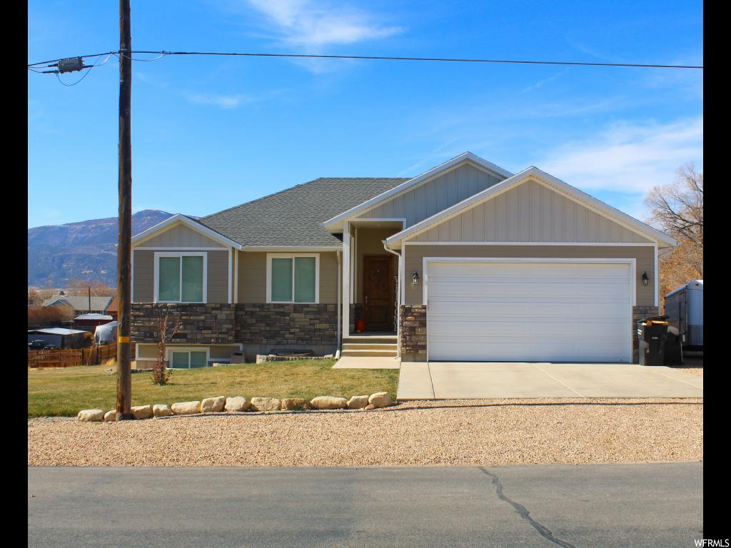 295 300 E N Moroni, Utah Gorgeous custom built home, perfect for a family! Fully landscaped large yard, on a corner lot. This house has 6 bedrooms with a fully finished basement. The main level comes with an open floor plan and tall vaulted ceilings. The entry way has a beautiful unique wood finish, (see in the pictures) along with a custom built railing leading to the basement.