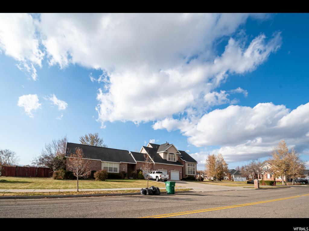886 S Lloyd Rd E, Fruit Heights, UT 84037