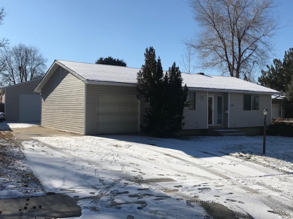 1064 E Larkspur Dr, Sandy, UT 84094