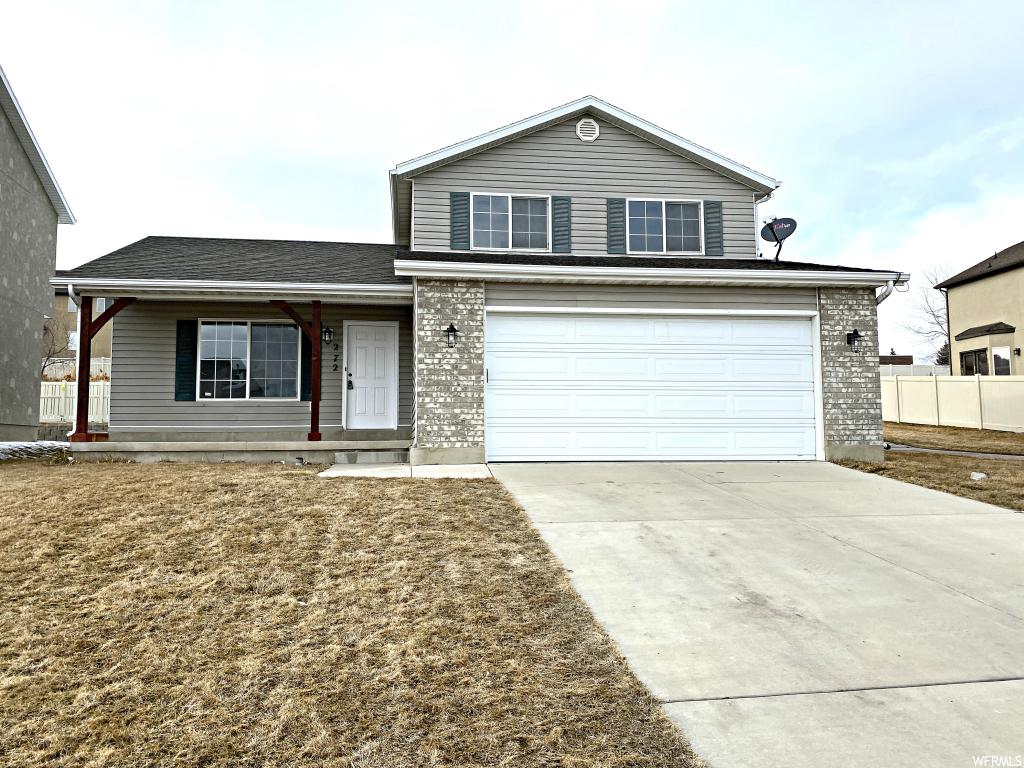 272 W RASPBERRY DR N Saratoga Springs, Utah Step into this beautiful fully remodeled Saratoga Springs stunner. You're going to love these high grade granite countertops imported from Portugal, stainless steal appliances, vaulted ceilings, laminate flooring, new paint, new vanities, new carpet, new upgraded light fixtures, new tile, new new new. The neighborhood is amazing in a secluded loop with its own park -- or take the beautiful mountain view walking path right behind the house to the huge Harvest Hills Park. Come see this house today!