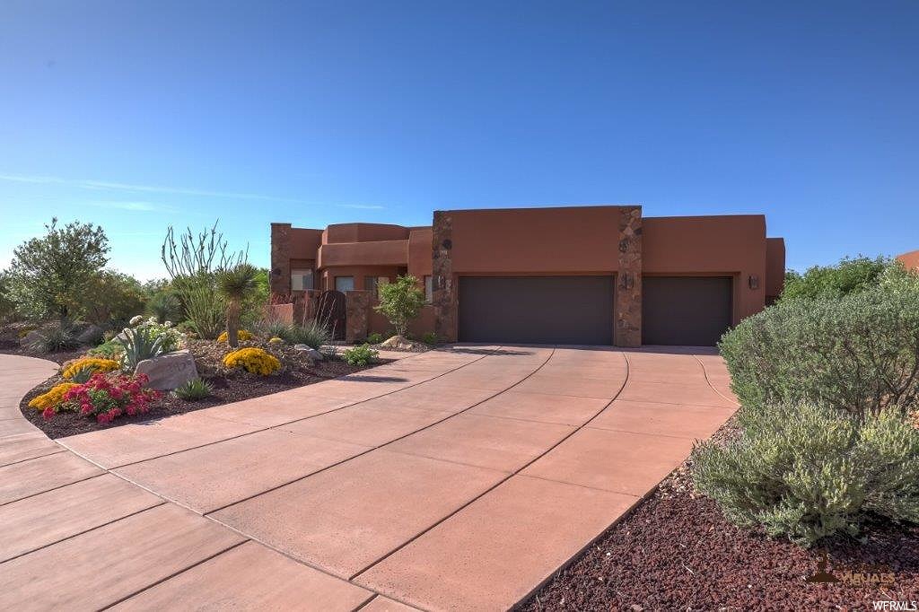 590 E Ridgecrest Cir, Ivins, UT 84738