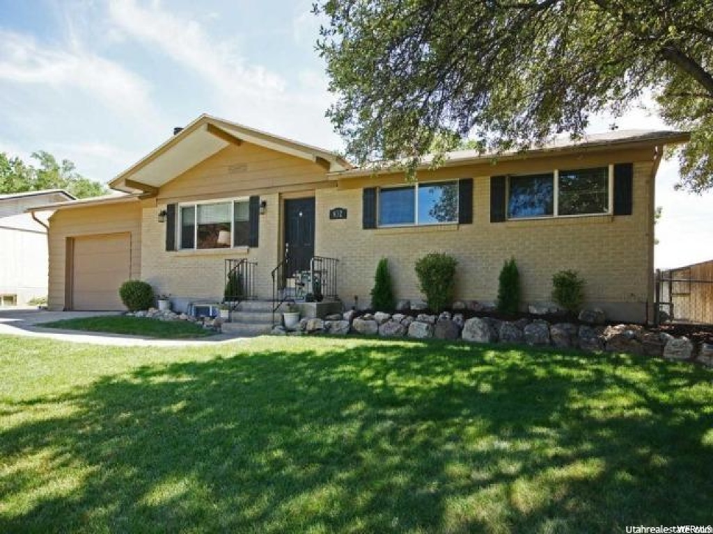 832 E Spartan Dr, Sandy, UT 84094