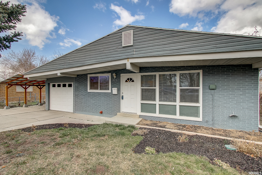 911 E Carnation Dr, Sandy, UT 84094
