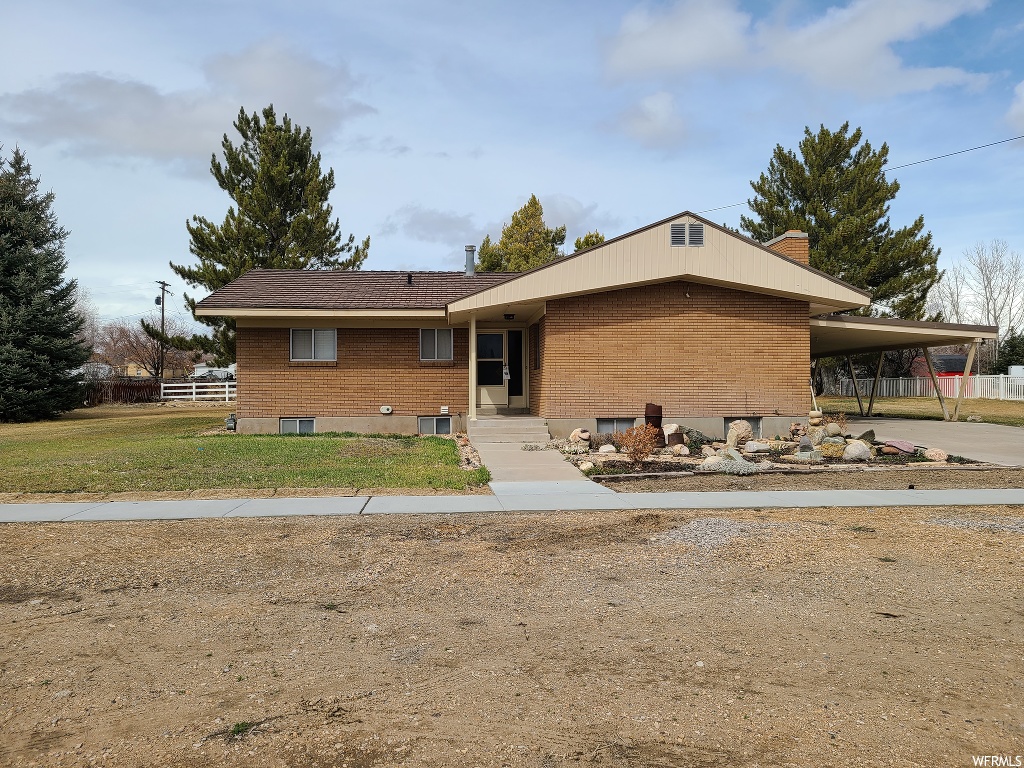 265 100 S E Moroni, Utah For those looking for country living this is great for a family, with 5 bedrooms and large family rooms. It has a spacious yard including a large garden plot. It has a chicken coop and old barns to store your belongings. You can have up to 2 horses or other animals. Come make this a home for your family where you can enjoy the county lifestyle. Buyer and buyer's agent to verify all information. Square footage figures are provided as a courtesy estimate only and were obtained from Tom Allen Dyches Appraisals. Buyer is advised to obtain an independent measurement.