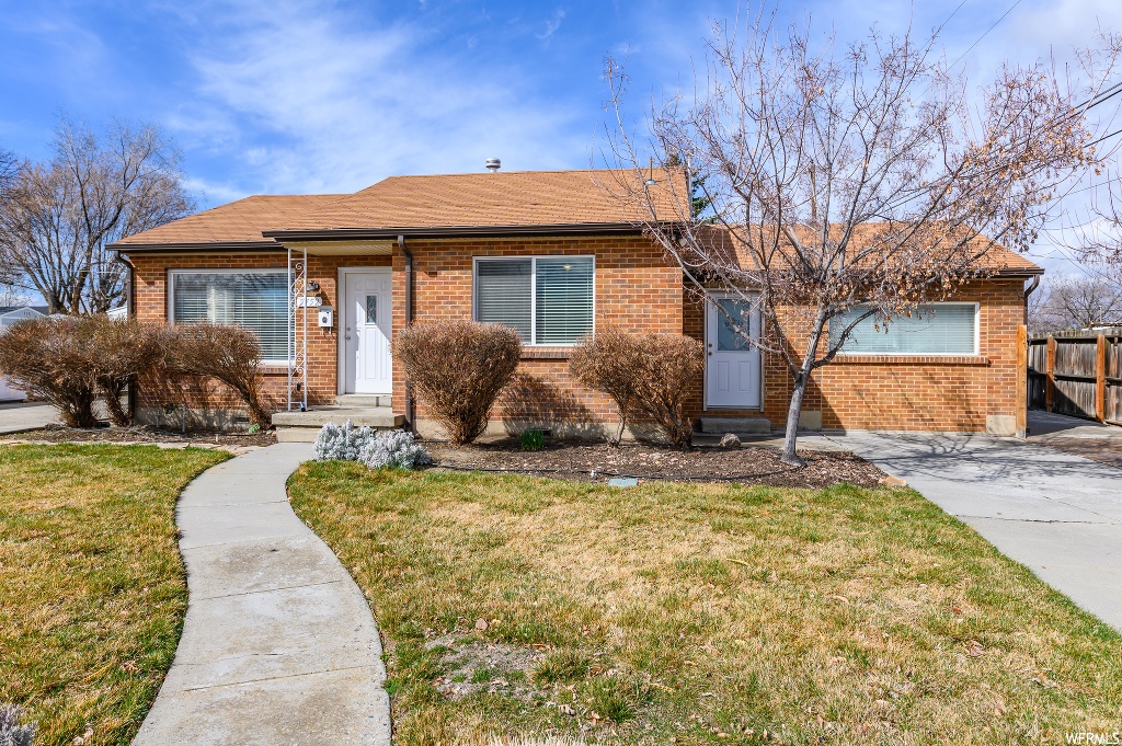 5752 S Hillside Dr E, Murray, UT 84107