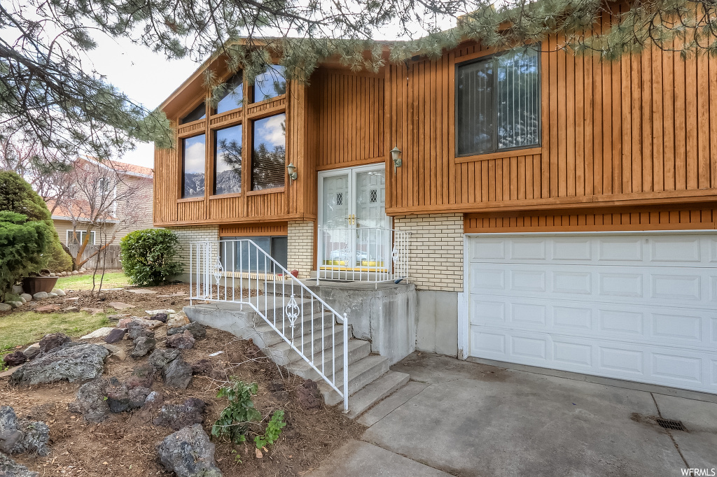 9976 S Borg Dr E, Sandy, UT 84092