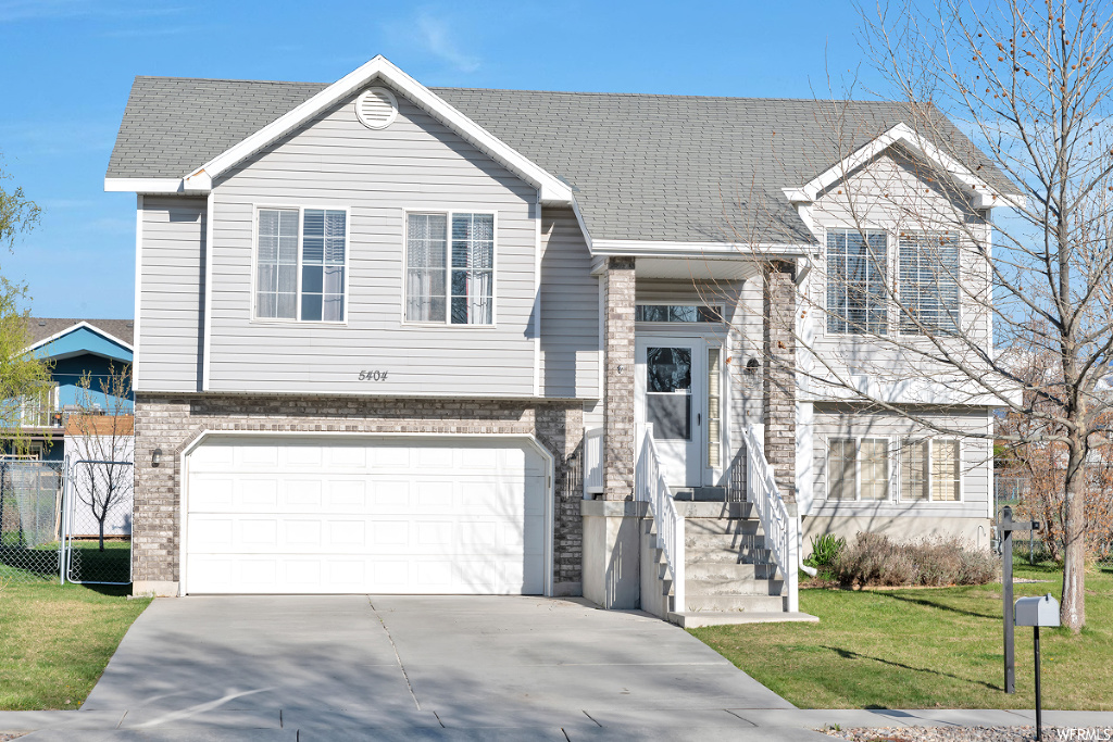 5404 Vista Dr, Roy, UT 84067