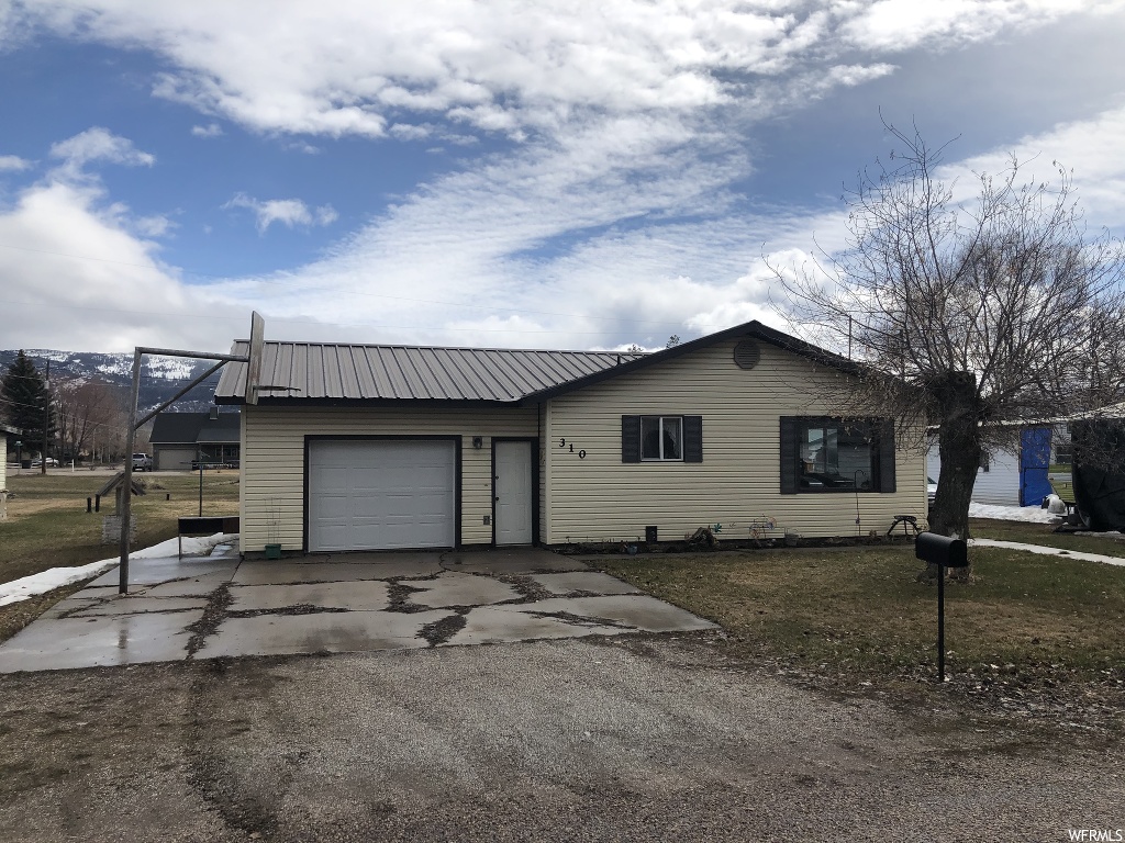 310 N 1st E, Grace, ID 83241