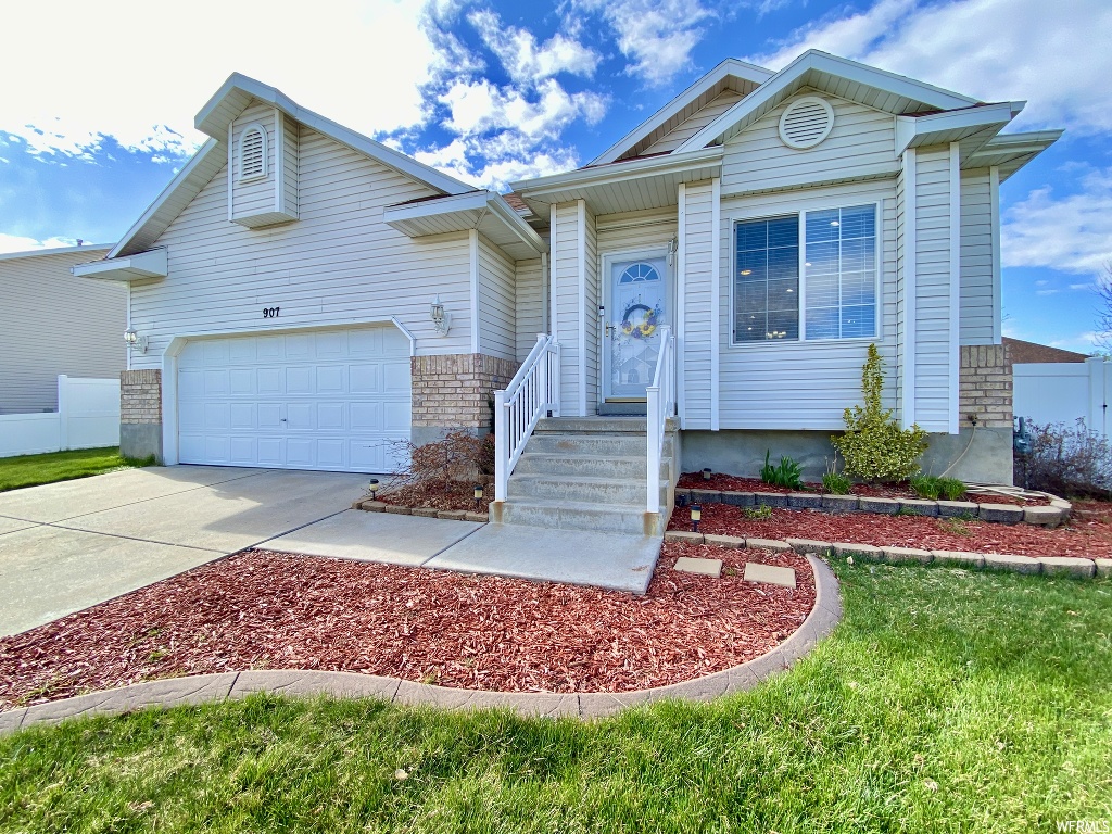 907 W 1520 N, Clinton, UT 84015