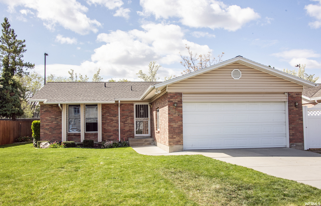866 E Grenoble Dr, Midvale, UT 84047