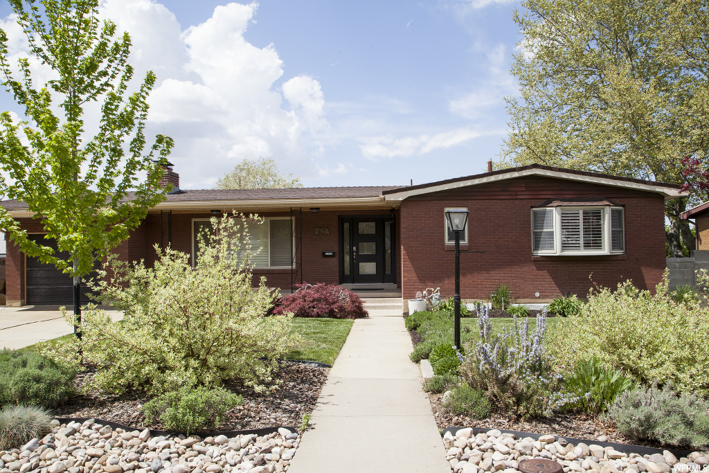 2198 Penman Ln, Bountiful, UT 84010