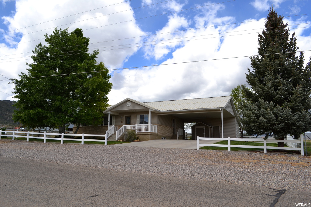 790 400 S W Fountain Green, Utah Beautiful well kept home with great curb appeal! Amazing 360 views. Come live in the country in this great south facing home with granite countertops, new paint throughout and outbuildings. Enjoy the valley view from the formal living room and office, or sit on the back patio or deck and enjoy the amazing view of Mount Nebo! Every bedroom has a large walk in closet! The large master bath has a separate shower and garden tub. This home also features a nice basement entrance and a wood burning stove. Lastly, this home comes with a full water share! There are too many features to list, come see it today...