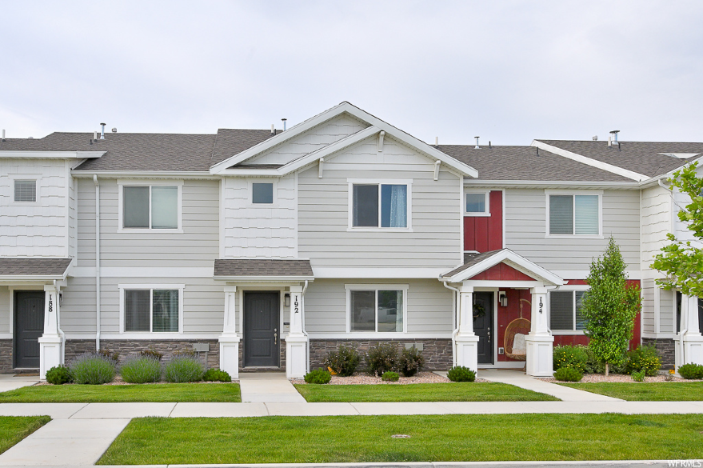 192 E LEGACY PKWY 2174 Saratoga Springs, Utah **OPEN HOUSE SAT June 6th 11:00am-2:00pm**Bright & Open 2 Story 3 Bed/ 2 Bath Townhome in Legacy Farms Community. Enjoy access to Pool, Club House, Open Space and Playground. Neighborhood Elementary within Walking Distance. Easy Access to Redwood Road, Dinning, Entertainment and Shopping. Upgraded Flooring throughout Main Level. Spacious Kitchen with Breakfast Bar. Tranquil Master Retreat with Attached Master Bathroom and Walk In Closet. 2nd Level Laundry is a Bonus. 2 Car Attached Garage. Square footage figures are provided as a courtesy estimate only. Buyer is advised to obtain an independent measurement.