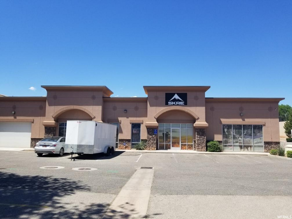 268 W State St, Hurricane, UT 84737