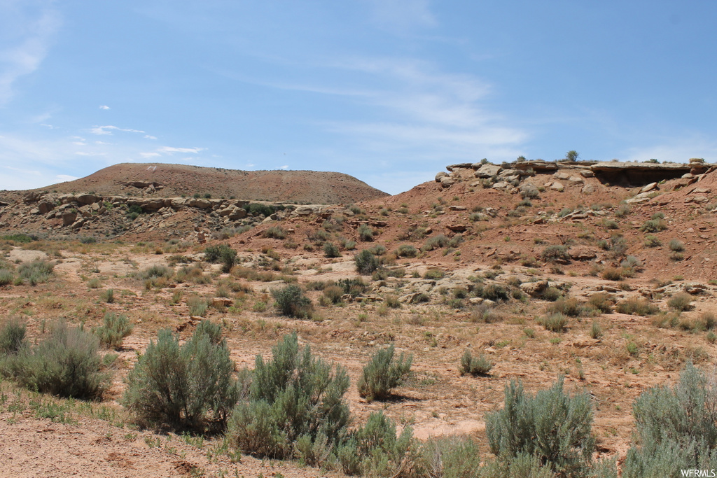 5467 N 9500 E, Lapoint, UT 84039