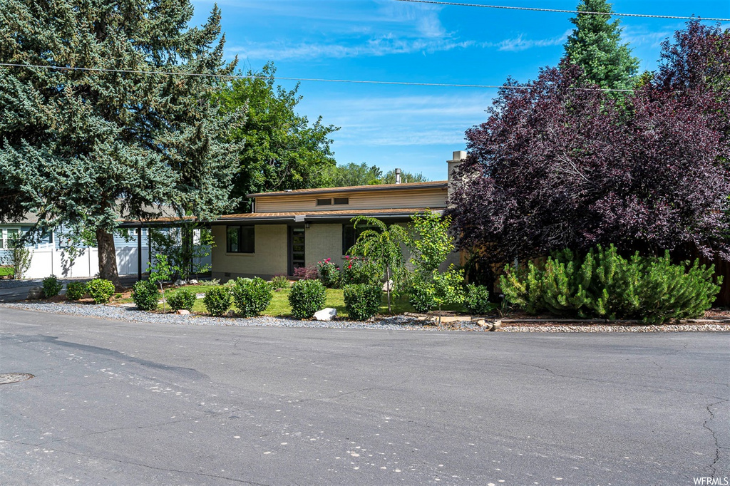 2197 E Arbor Ln, Holladay, UT 84117