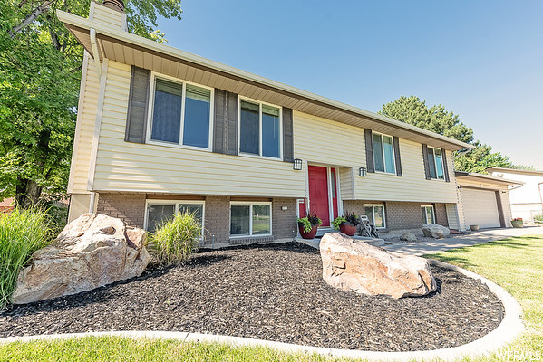 1021 E Buchnell Dr S, Sandy, UT 84094