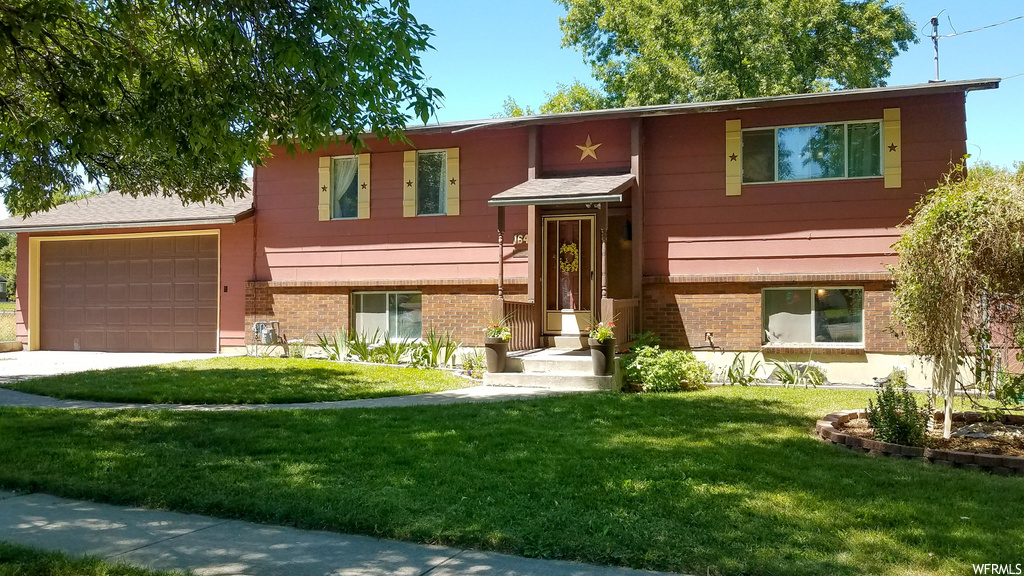 164 S Center St, Hyrum, UT 84319