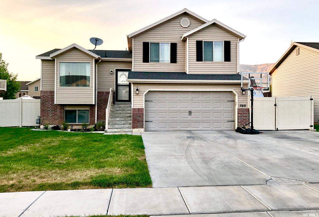 560 Ridge Pl Dr, Ogden, UT 84404