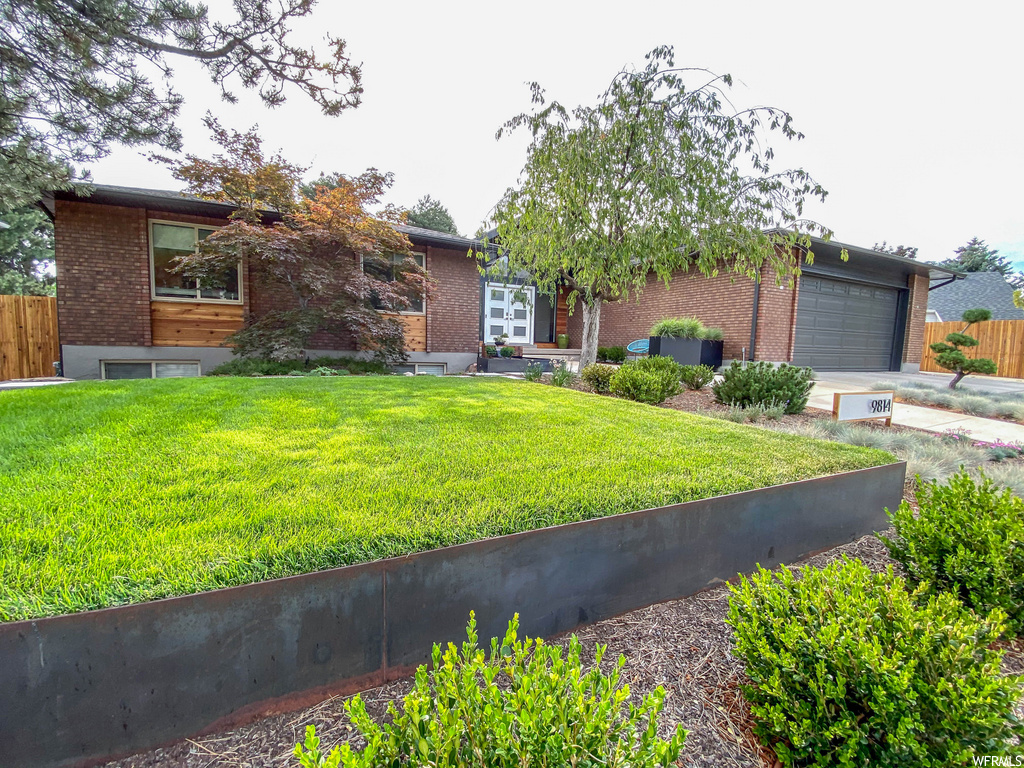 9814 S Chylene Dr E, Sandy, UT 84092