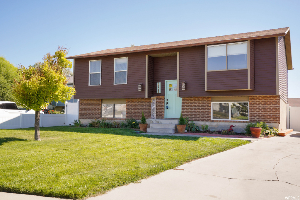3923 W 5700 St S, Roy, UT 84067