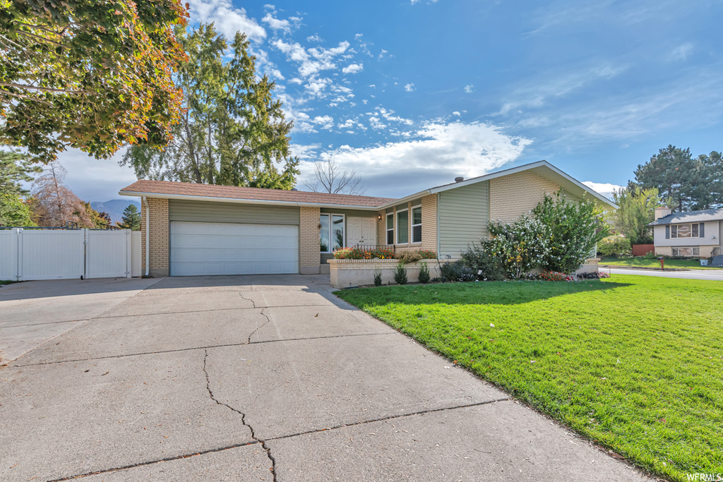 9165 S Mockingbird Cir E, Sandy, UT 84094