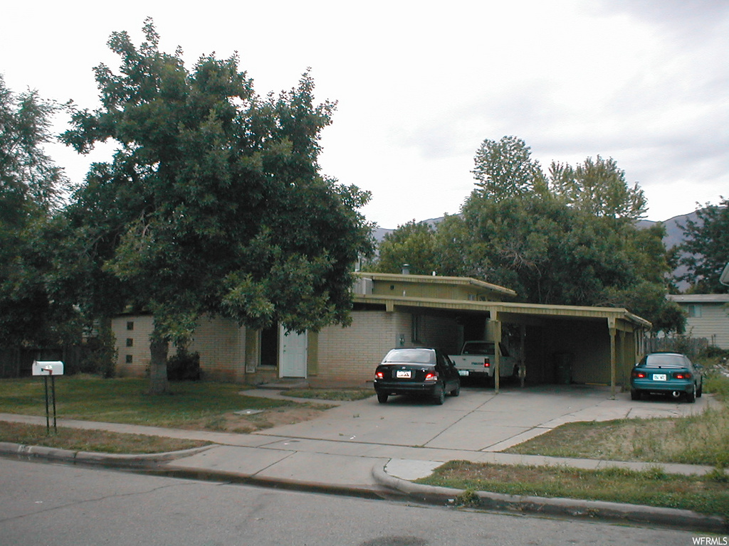 702 N Colonial St E, Layton, UT 84041