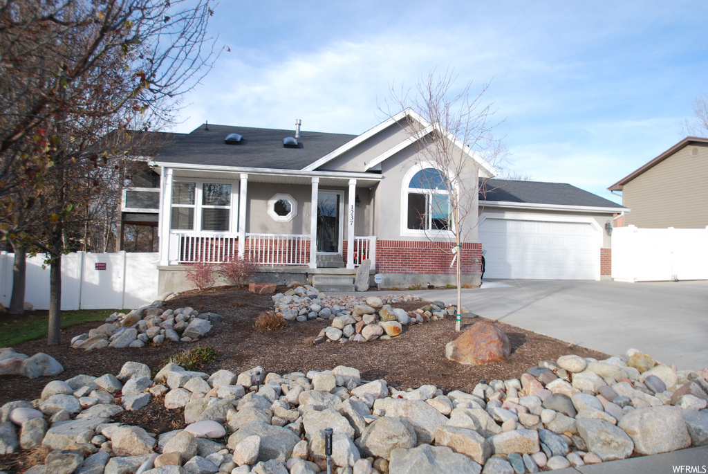 1237 E Cedar View Dr, Sandy, UT 84094