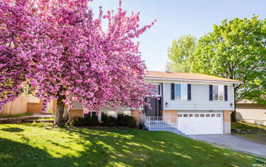 1360 E Ridgemark Dr S, Sandy, UT 84092