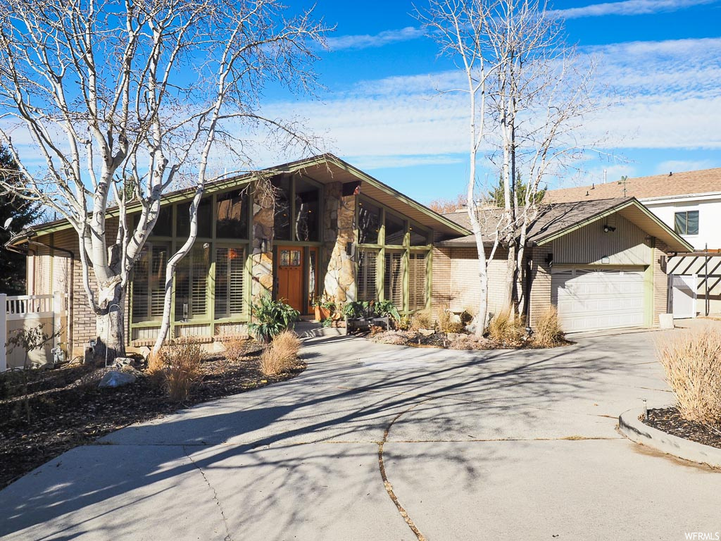 8032 S Mountain Oaks Dr, Salt Lake City, UT 84121