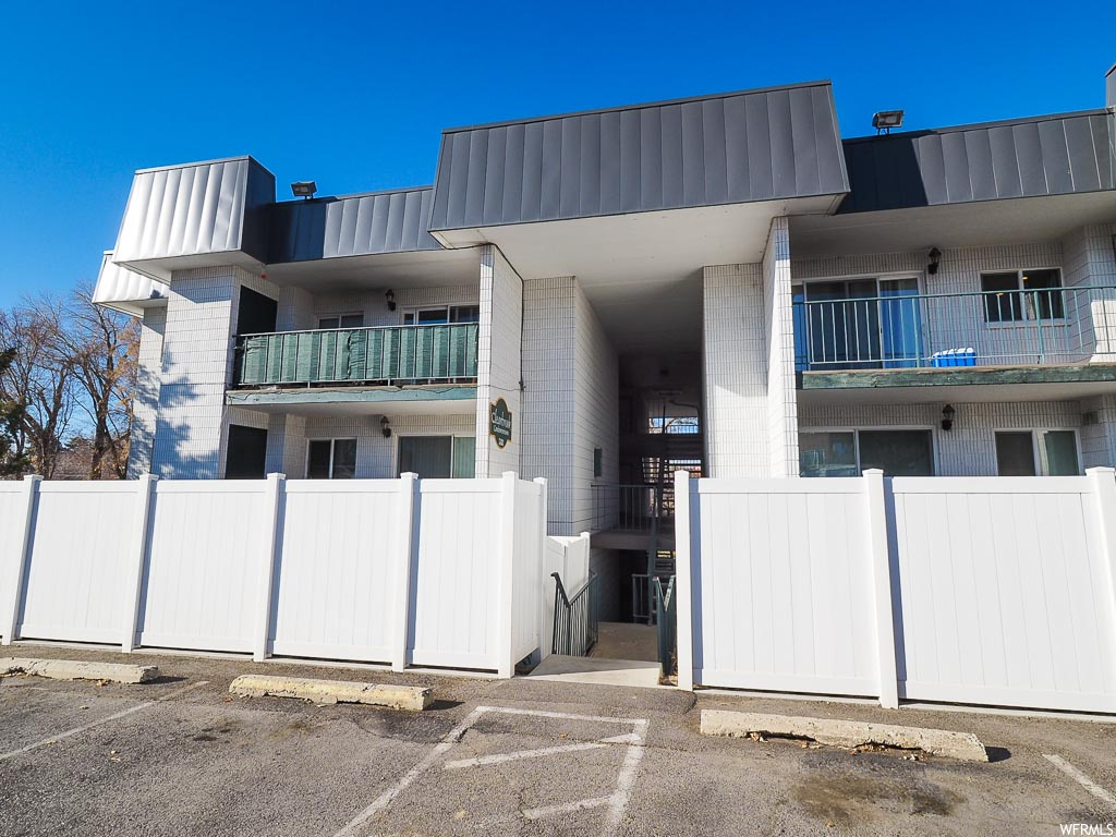 588 E Vine St #1D, Murray, UT 84107