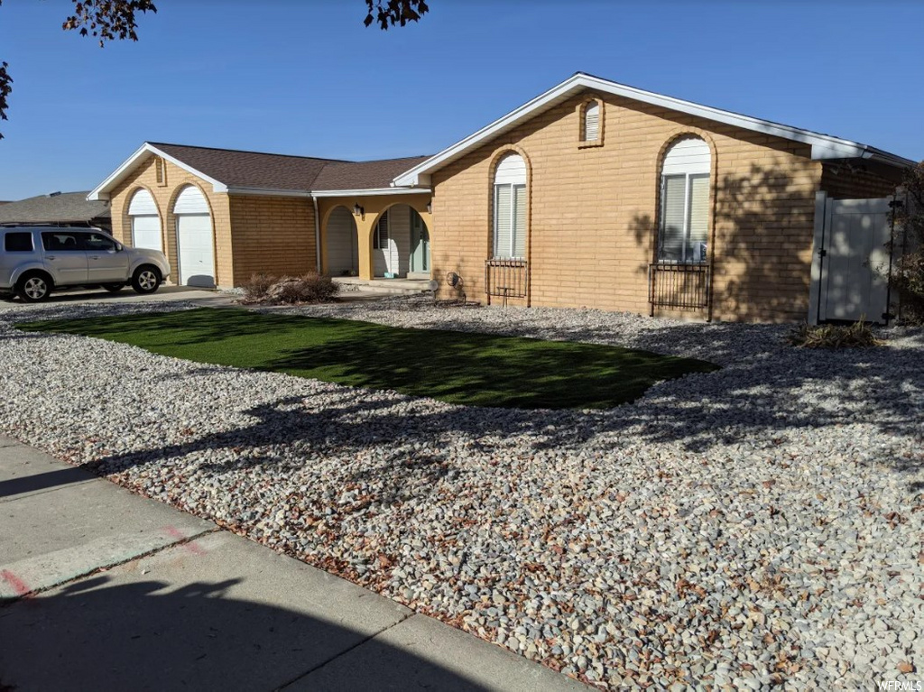 1437 E Silvercrest Dr, Sandy, UT 84093