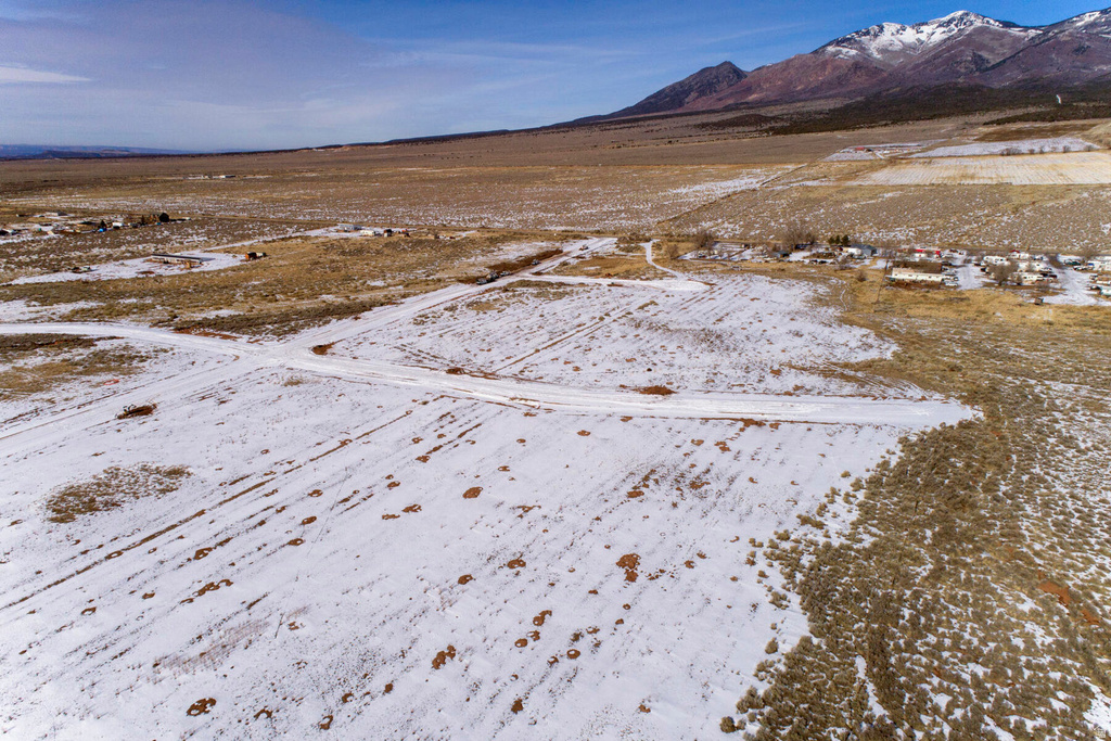 16  DEAN CT La Sal, UT 84530