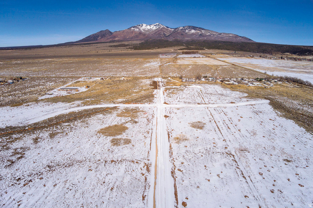 16  DEAN CT La Sal, UT 84530