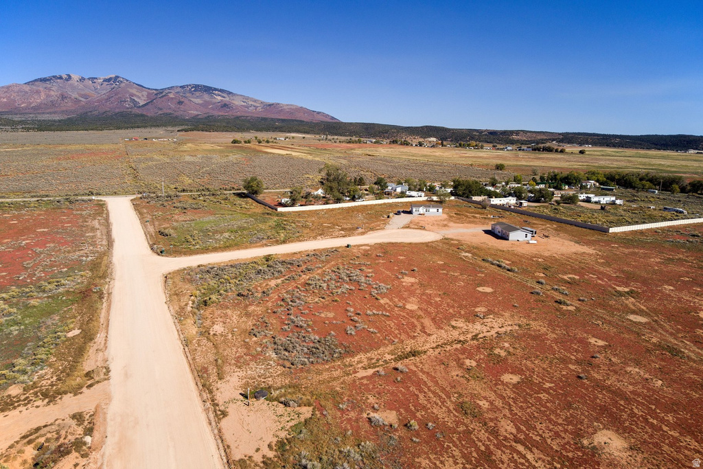 16  DEAN CT La Sal, UT 84530